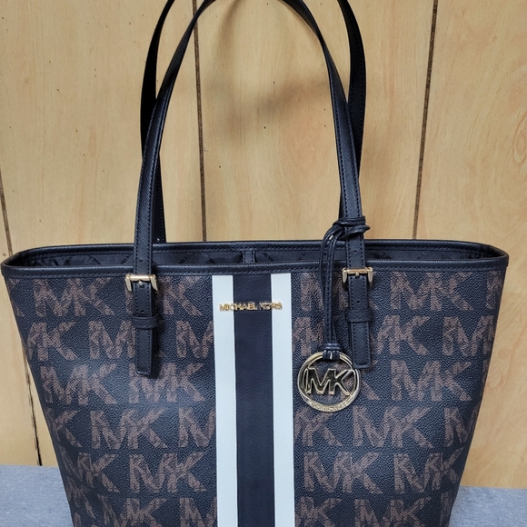 Michael Kors Jet Set Travel Medium Carryall Tote - Picture 11 of 11